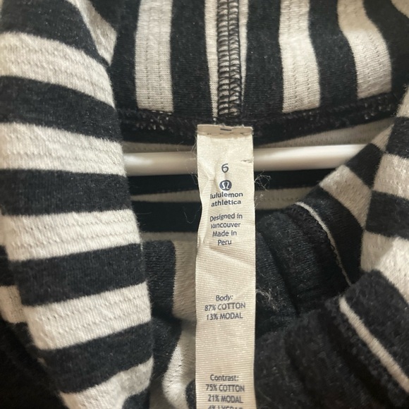 Lululemon "In A Cinch" Reversible Lightweight Cowl Neck Pullover Size 6 Gray - Picture 2 of 9